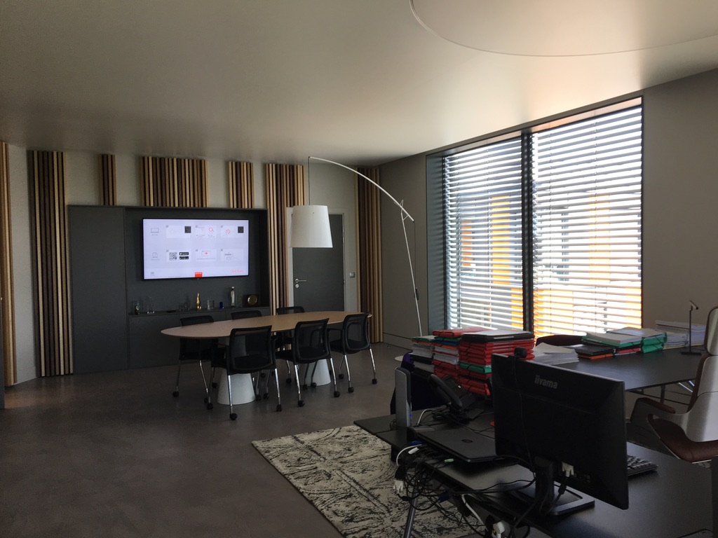 Salle de direction équipée en audiovisuel